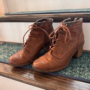 WHITE MOUNTAIN Shoes Delroy Women's Lace-up Stacked Heel Ankle Boot